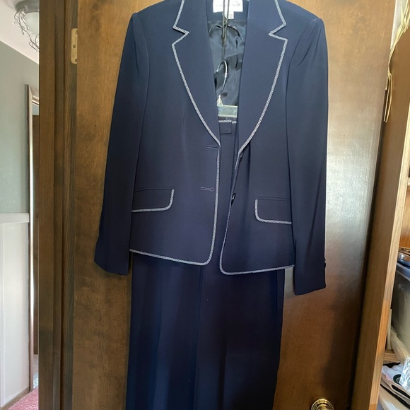 Jones New York Other - Size 12 Jones New York blue pant suit.